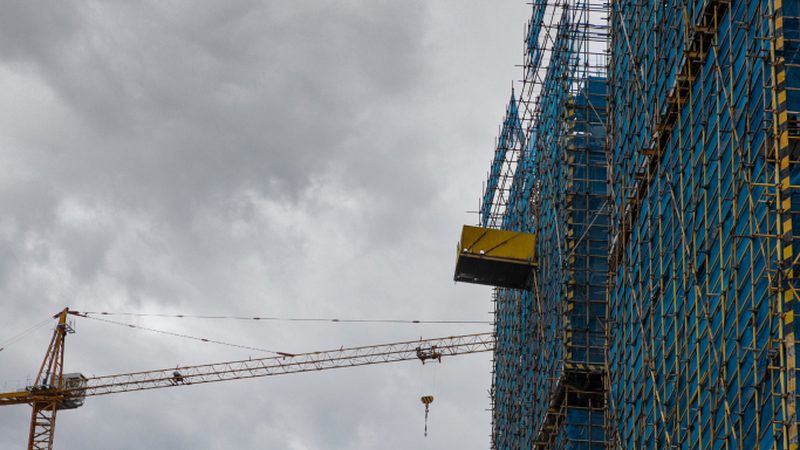 公路工程监理主要针对公路、桥梁、隧道等交通基础设施项目。监理范围包括：